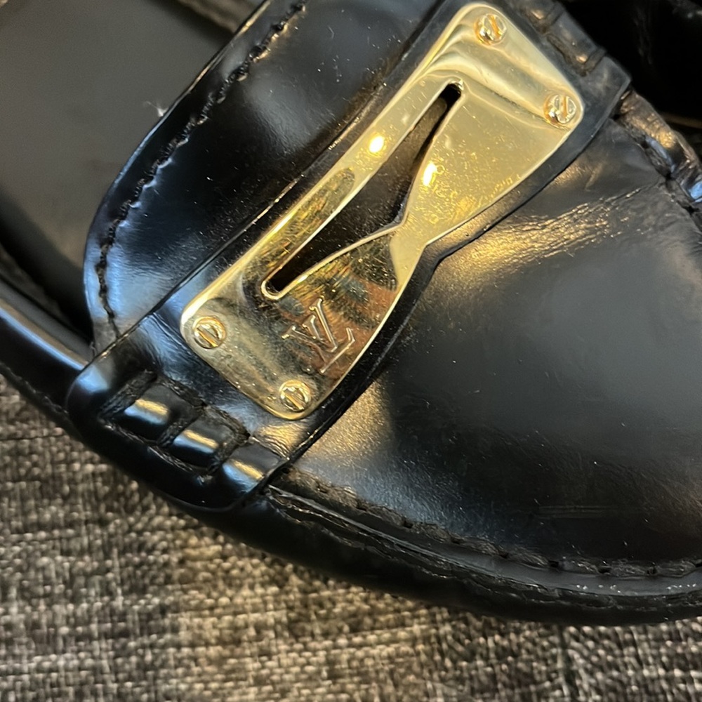 Louis Vuitton. 36. Black driving shoe in excellent condition!  No box.
